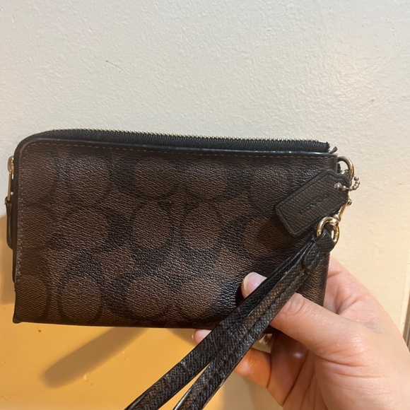 Coach wristlet - Picture 2 of 4